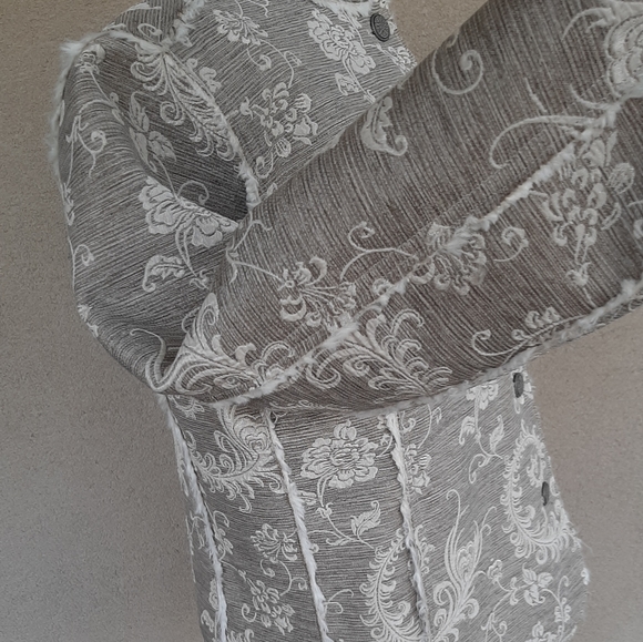 Chico's Women's Jacket Brocade Fuax Fur Fringe - Picture 7 of 15